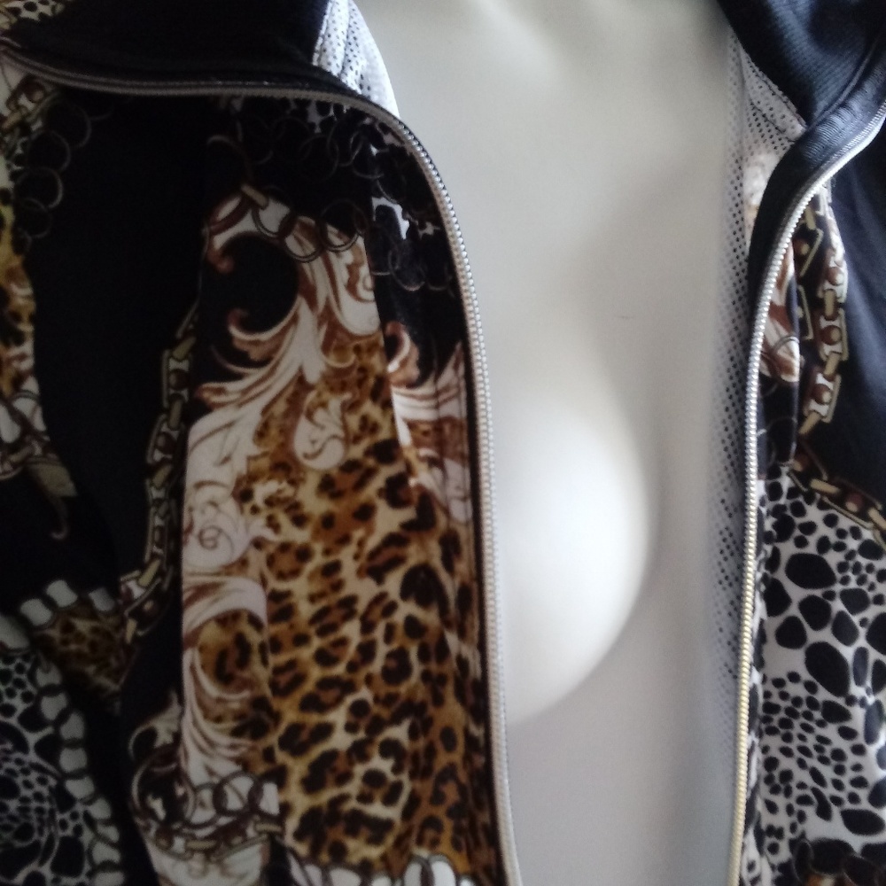 Jacket fully lined. Black and Gold.